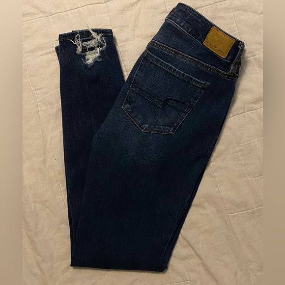 American Eagle Outfitters Denim - American Eagle Women’s Hi-Rise Dream Distressed Jegging. Size 4 Regular.